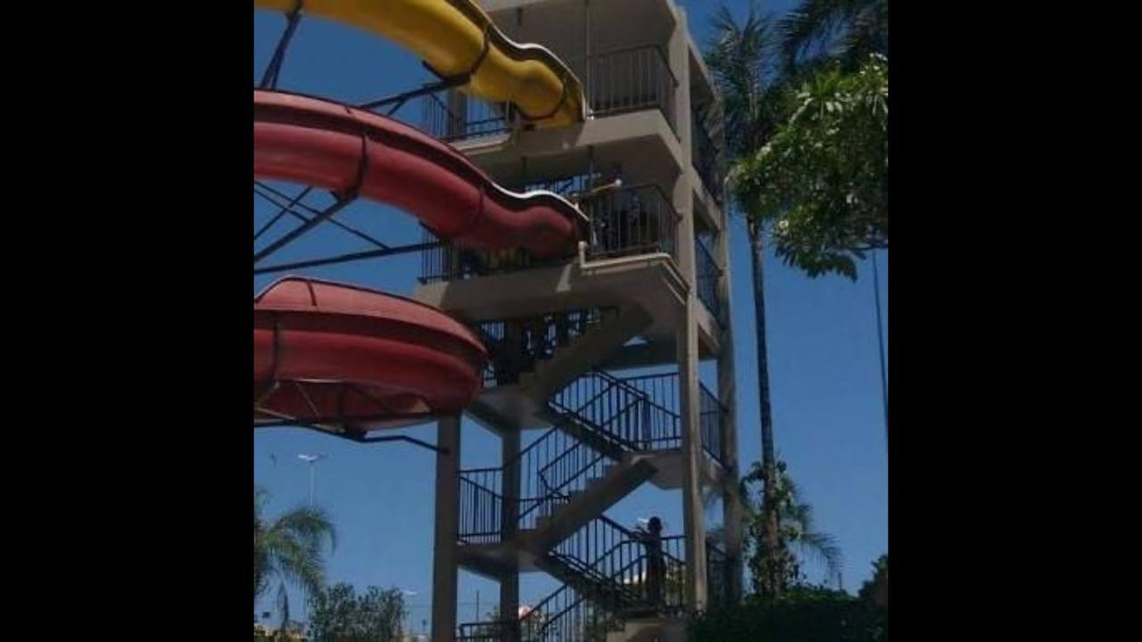 Golden Dolphin Hotel *